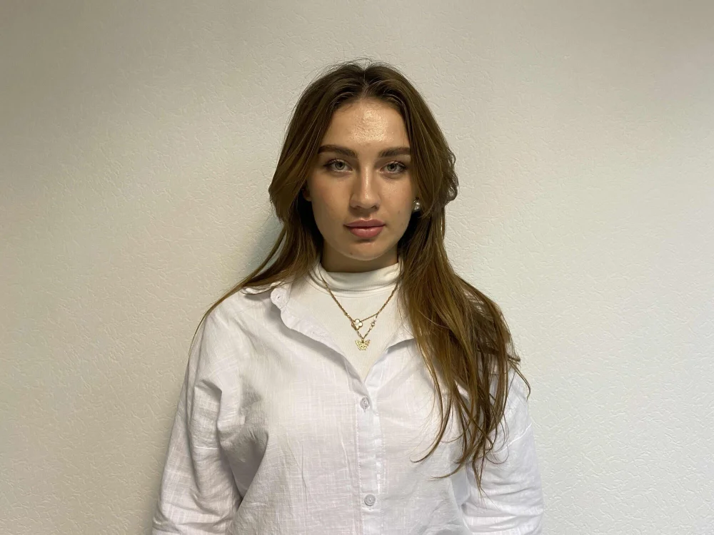 LinaModels' Offline Chat Room