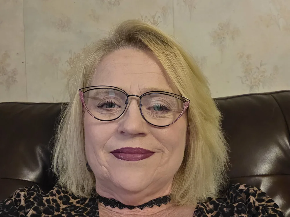 Curvylicous1's Offline XXX Chat