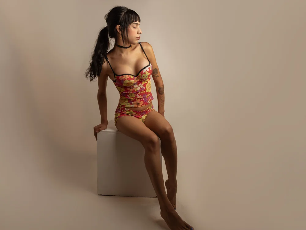 Adelavazini Offline XXX-Chat