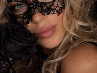 ElvaSecret's webcam live show