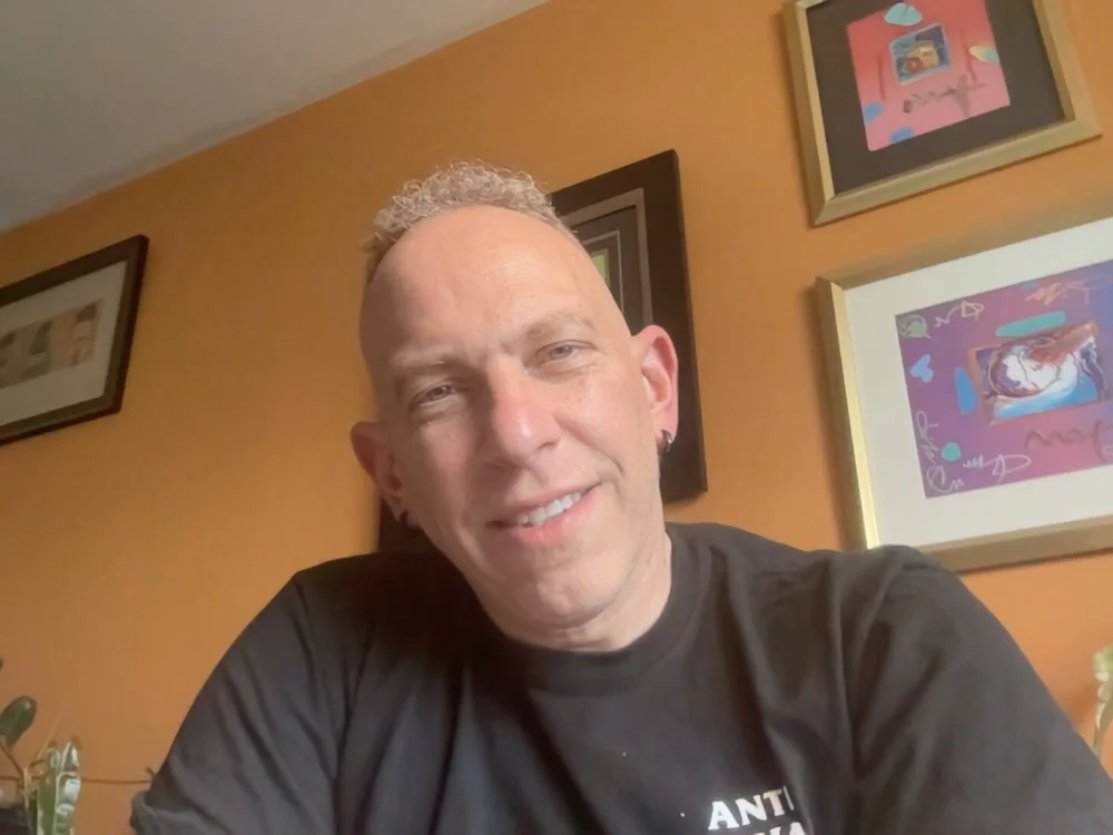 MarcNewYork's Offline Chat Room