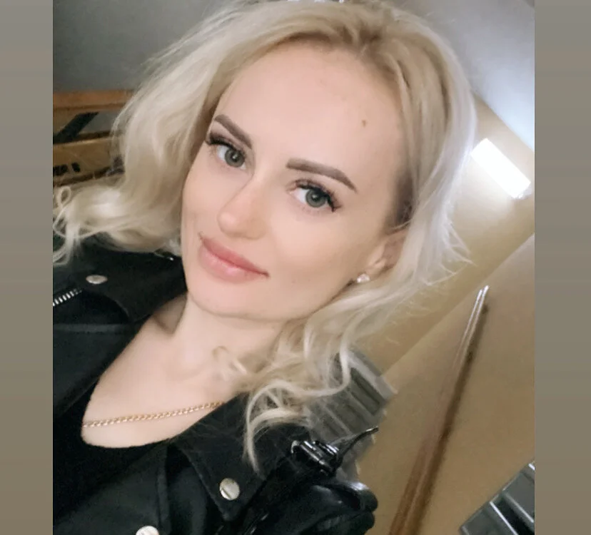 MilaEndesx's Offline Chat Room