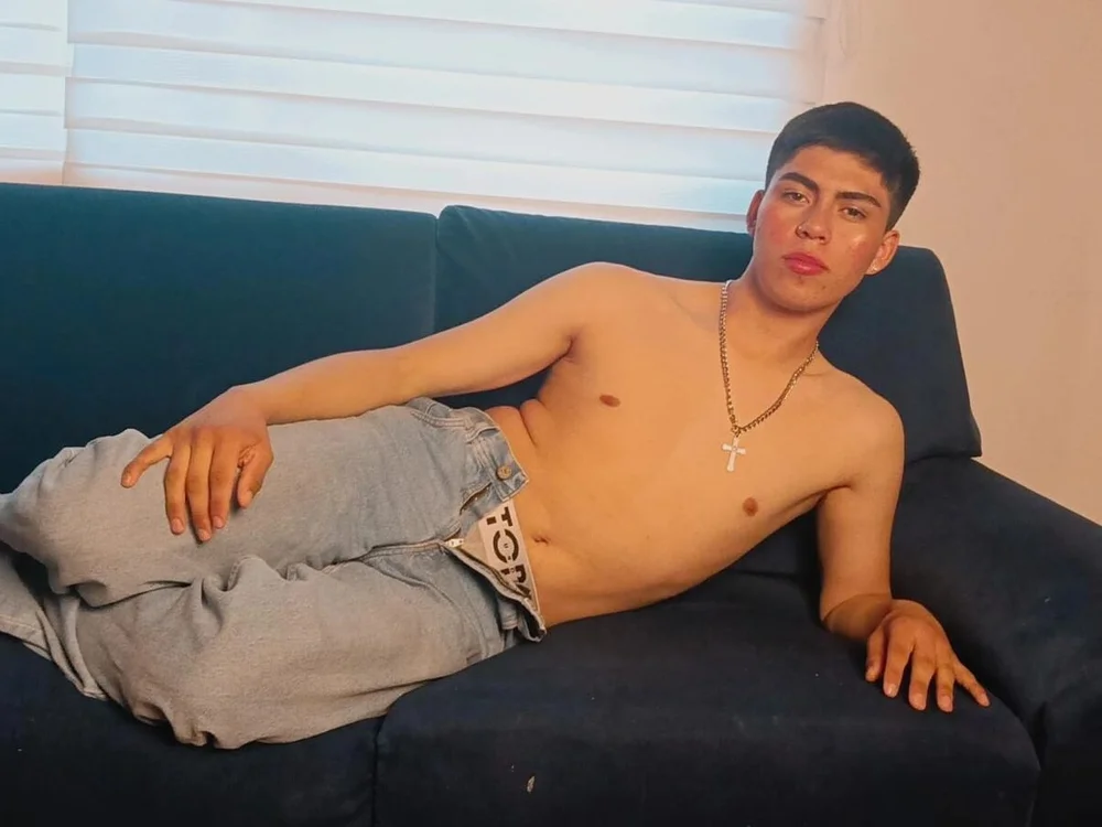 Dylan_Cooper1's Offline XXX Chat