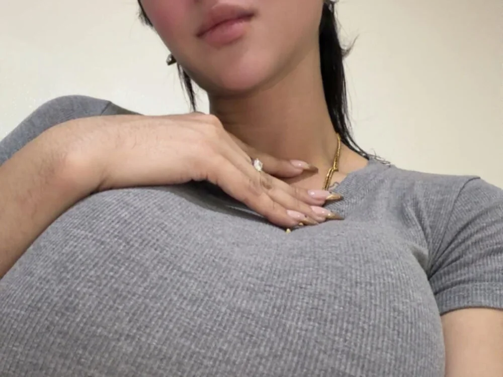 CherryBlossomYu Adlı Modelin Çevrimdışı XXX Sohbeti