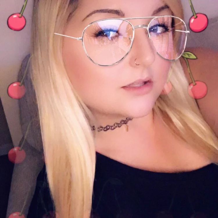 SoakingWetGoddess' Offline Chat Room