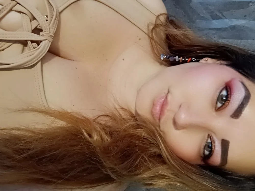 Stefanny_red Offline XXX-Chat