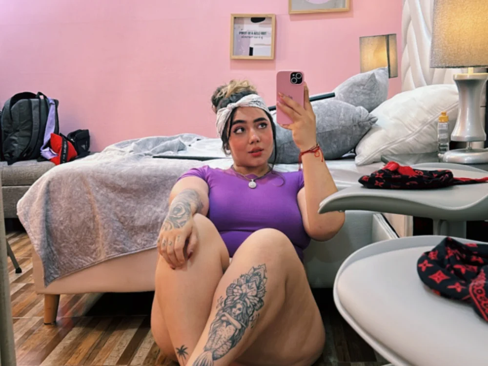 violettmonroe2's Offline XXX Chat