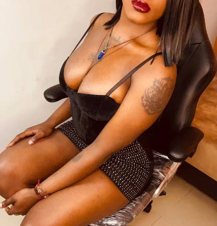 mia_boobs22's Offline XXX Chat