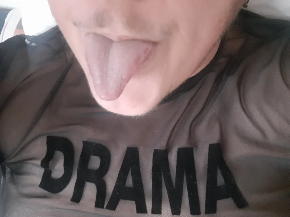 TransDaddyPlays' Offline Chat Room