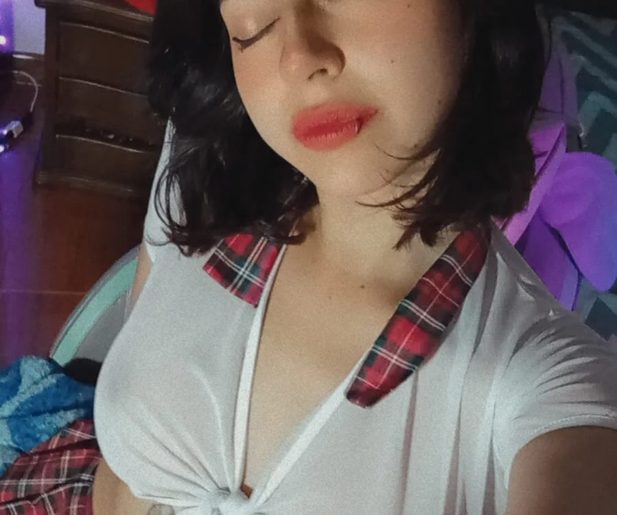 Lily_gh1's Offline XXX Chat