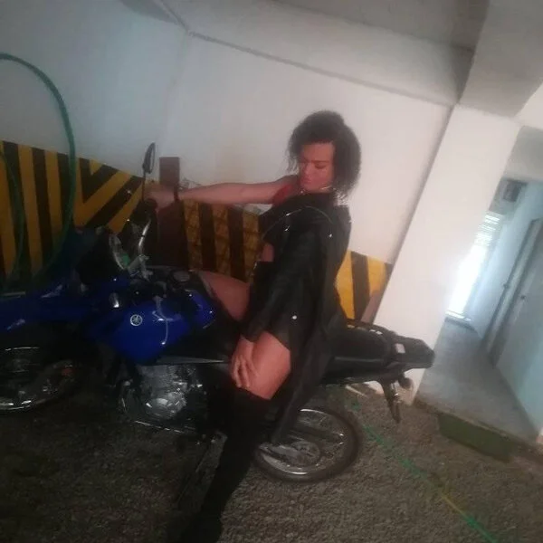 CRAZY_DOLL_BIGCOCK: συνομιλία ΧΧΧ εκτός σύνδεσης