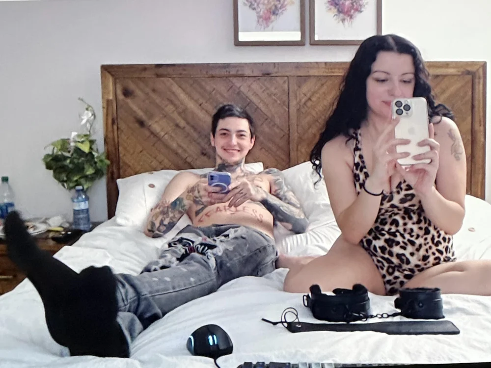 Lust_a_GoodTime_'s Offline Chat Room