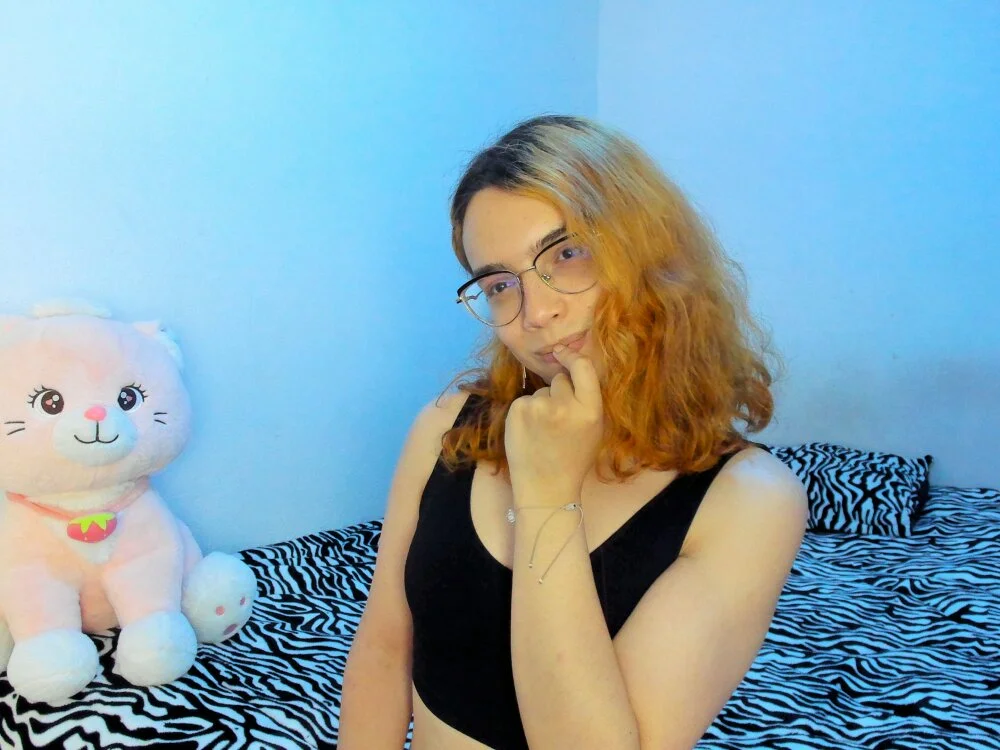 lillykittyyy Adlı Modelin Çevrimdışı XXX Sohbeti