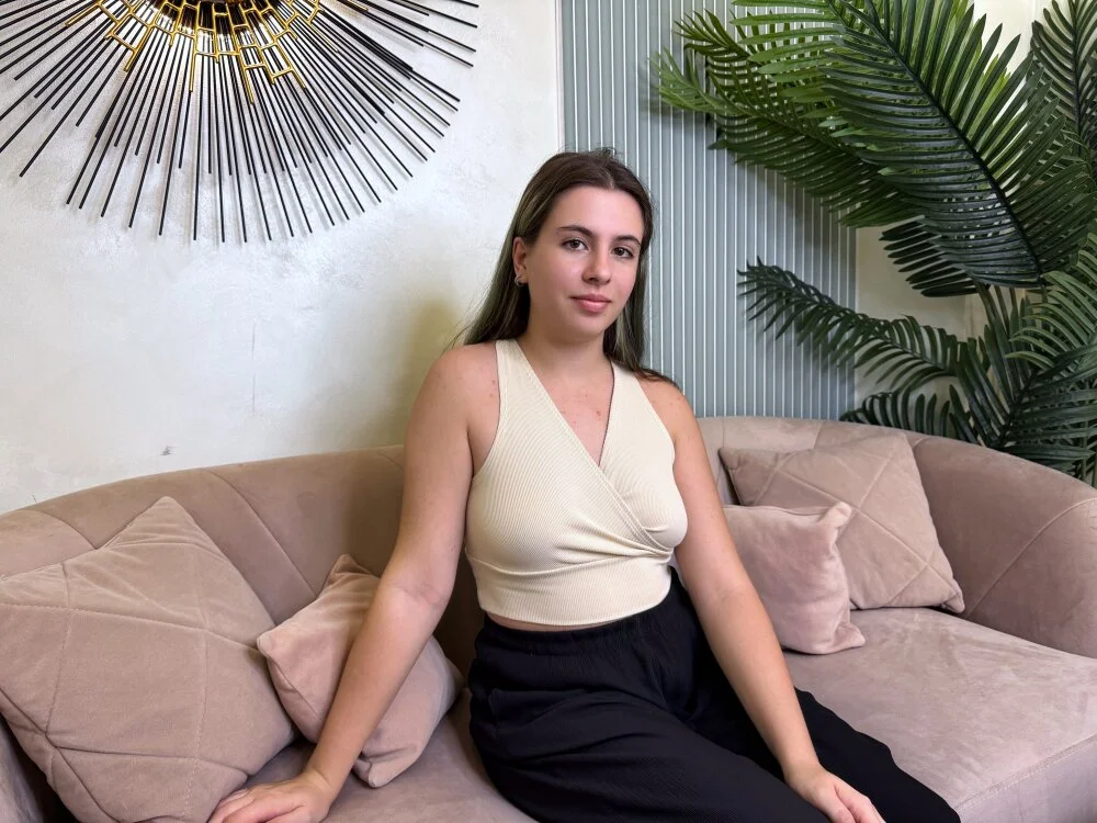 Akira_Halls Adlı Modelin Çevrimdışı XXX Sohbeti