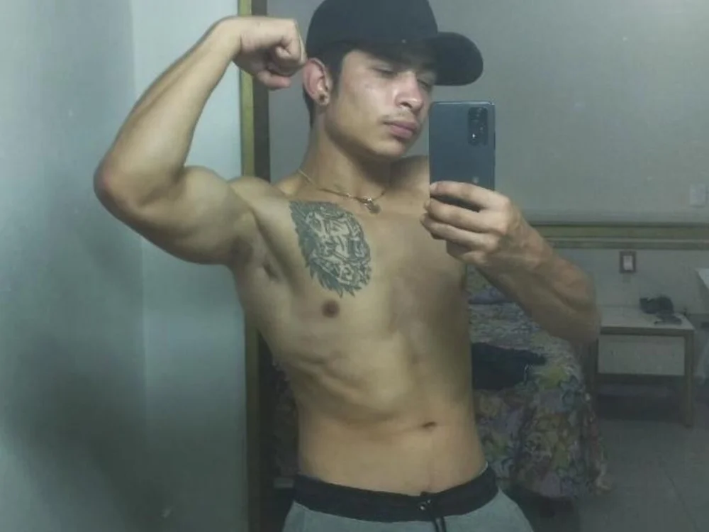 Bodybuilding_T's Offline Chat Room
