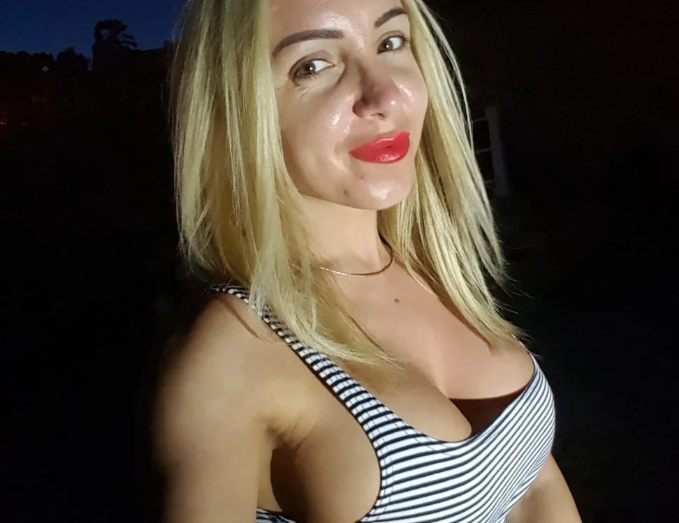 ella_sweet4u's Offline XXX Chat