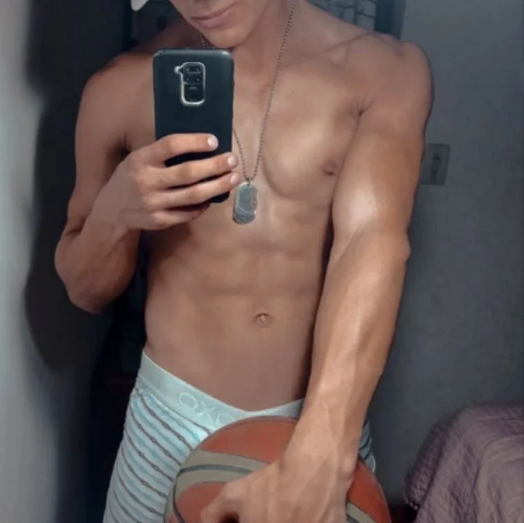 logan_thomas Offline XXX-chat