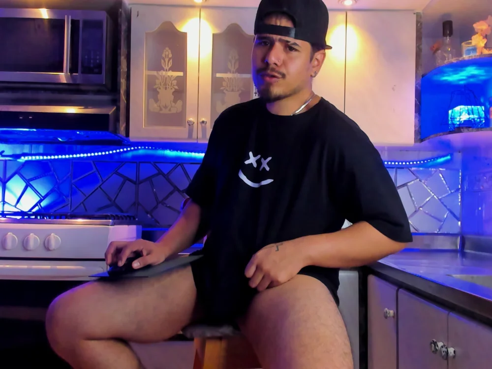 thiago_bos' Offline XXX Chat