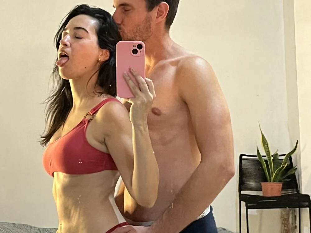 Chuchiybombon: συνομιλία ΧΧΧ εκτός σύνδεσης