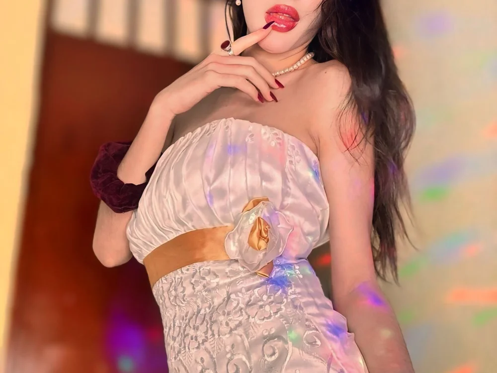 Emily-hottson 离线XXX聊天