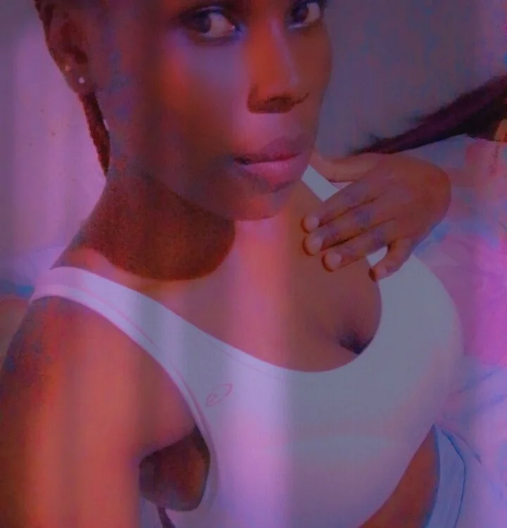 Black_ellah Adlı Modelin Çevrimdışı XXX Sohbeti