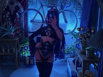 Czat XXX offline – Mia_Goth