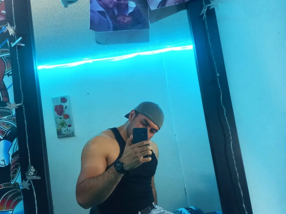isaac_fox Chat XXX offline