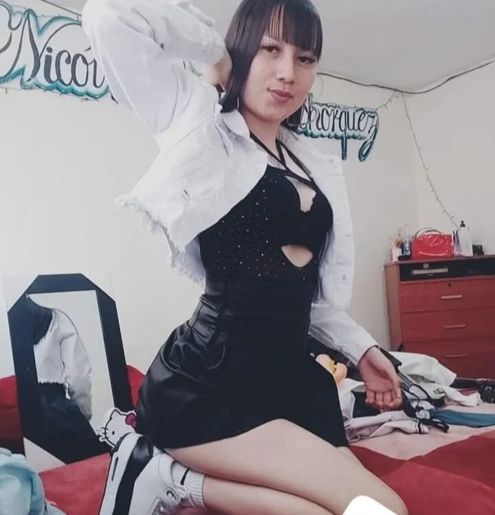 candallriosres Chat Room offline