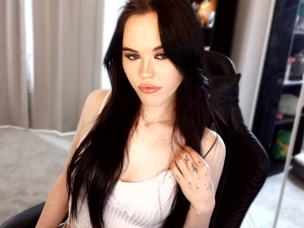 LexVixx's Offline Chat Room