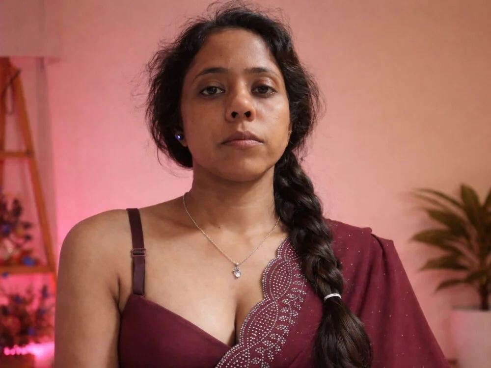 Tamanna_hot2's Offline Chat Room