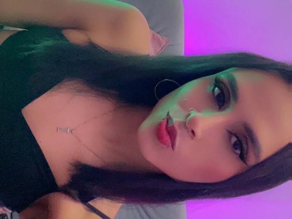 Isabella_Hillss: офлайн-секс-чат