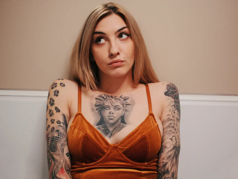 SinSienna's Offline XXX Chat