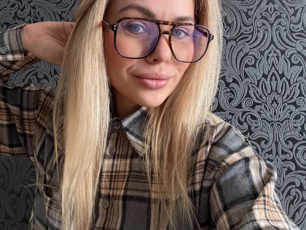 LoraBoyar's Offline Chat Room