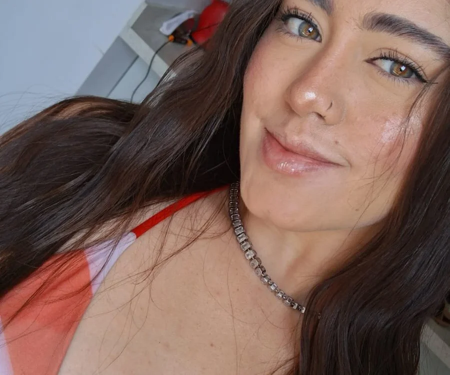 Andrea_Ferrer__n Offline XXX chat