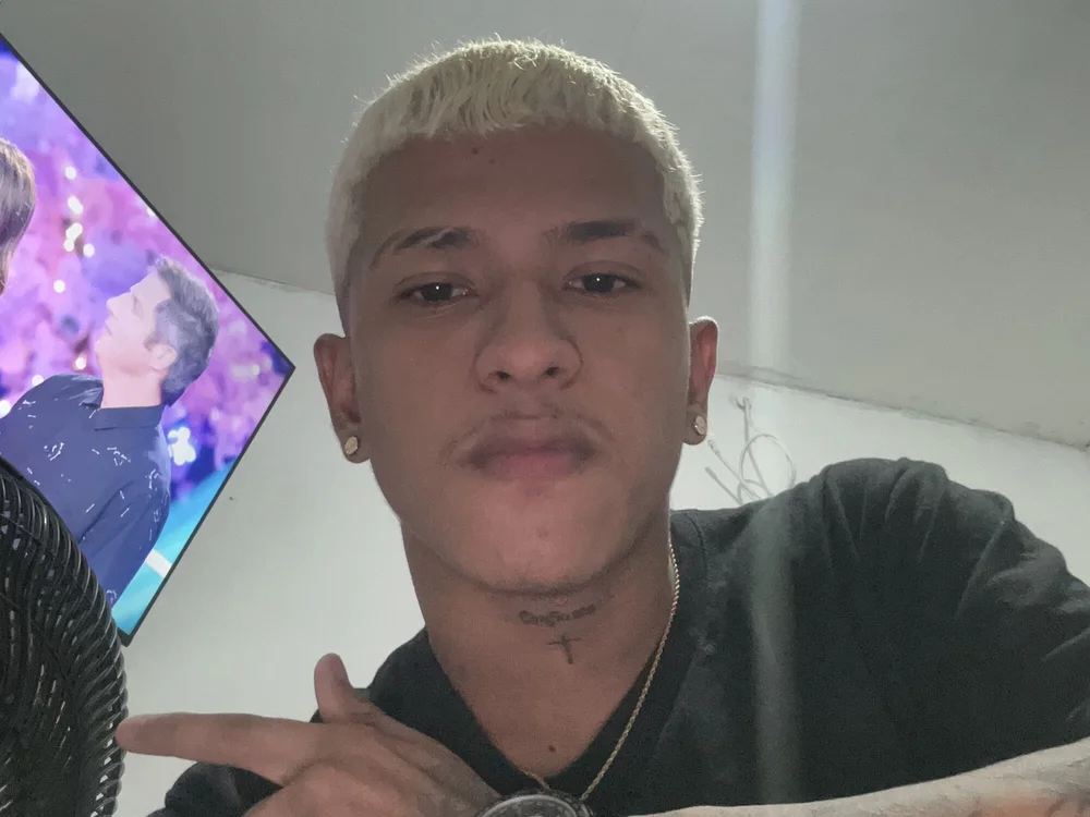 Anthony_clark1's Live Chat Room