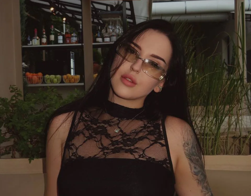 IcyEyesRaven Chat XXX offline