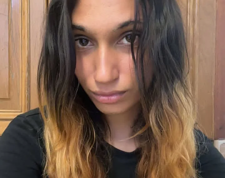 chiara2002's Offline Chat Room