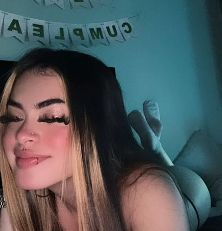 Sasha_wish Chat XXX offline