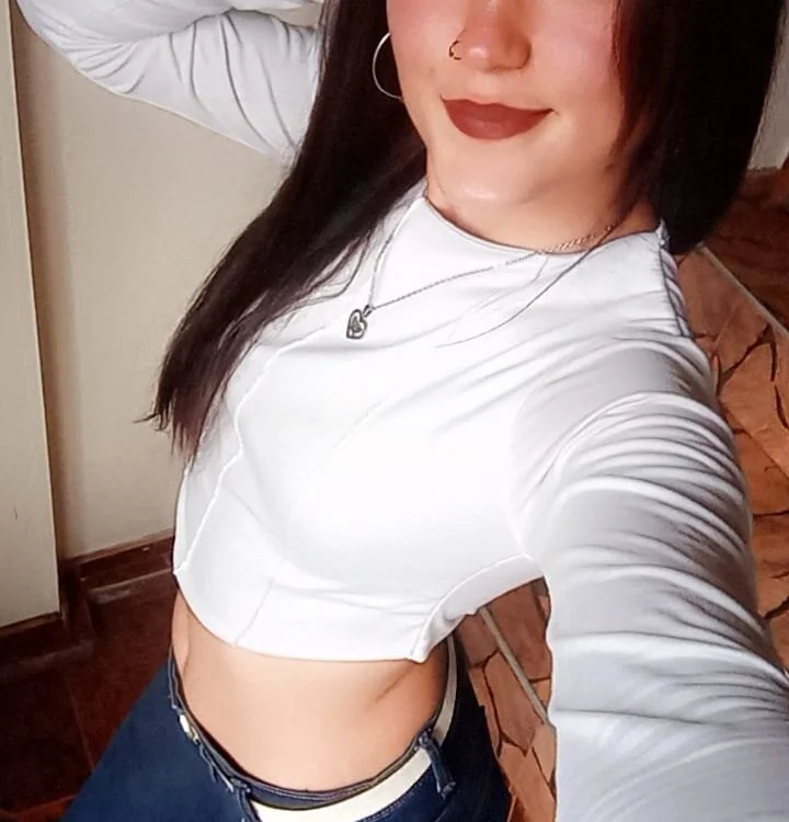 Fernanda25_a's Offline Chat Room