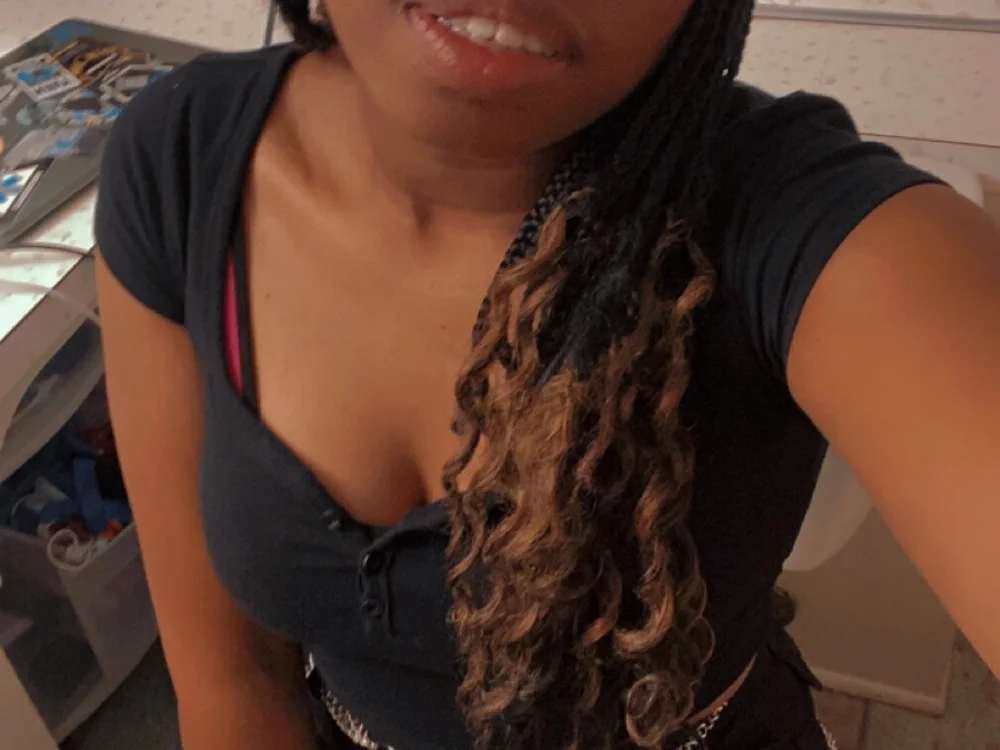 Mekala123-'s Offline XXX Chat