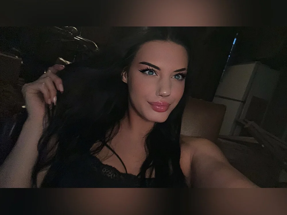 ChloeCara's Offline Chat Room
