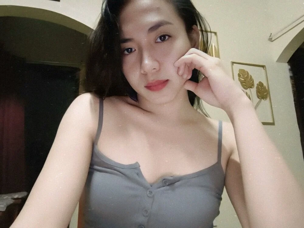 naughtkitty 離線 XXX 聊天