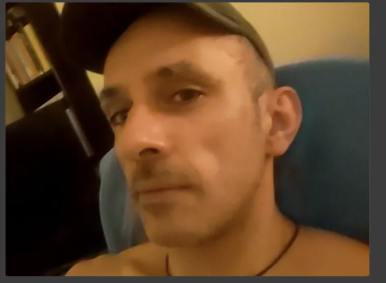 courtesybboy's Offline Chat Room