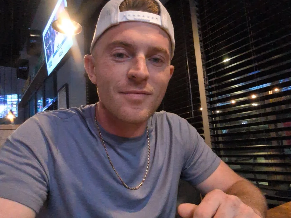 howdidthathappen3 offline XXX-chat