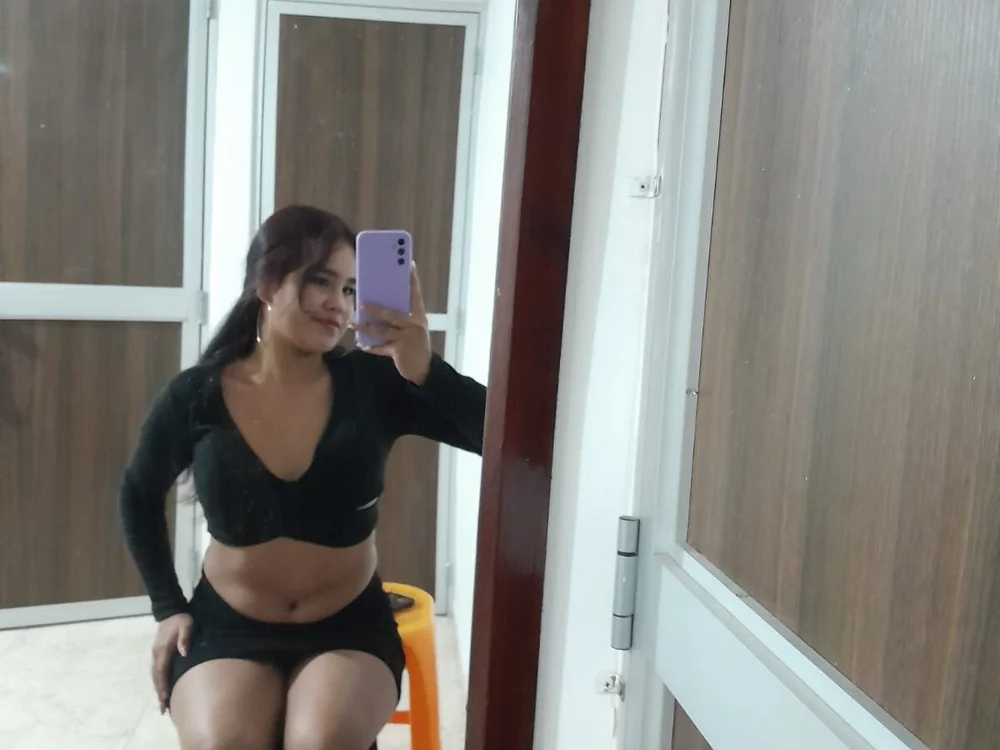 Bella_Jadee cam model