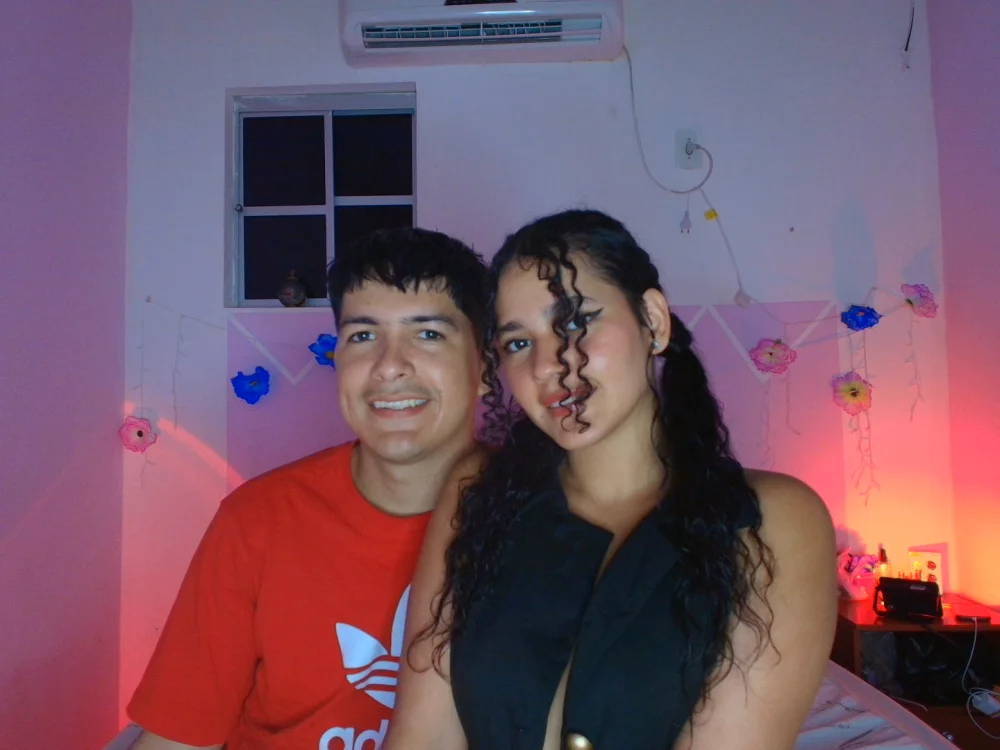 แชท XXX ออฟไลน์ของ Thetoxicouple