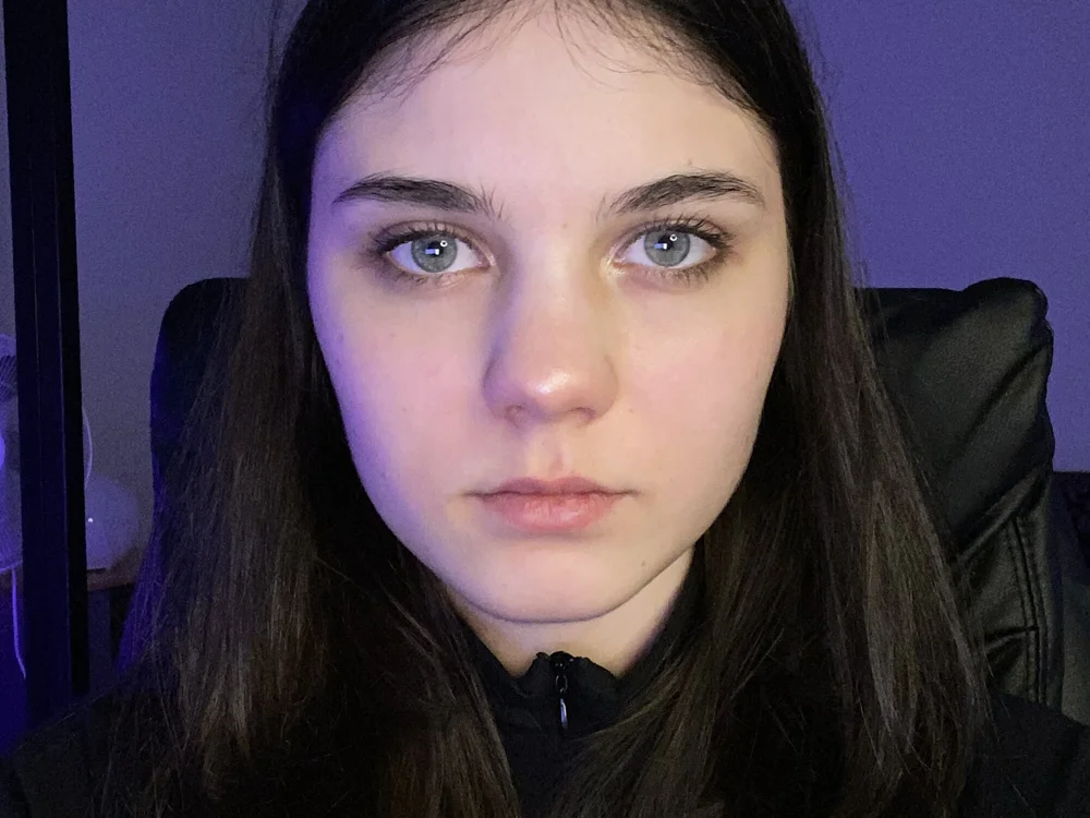 Hannah_Louis' Offline Chat Room