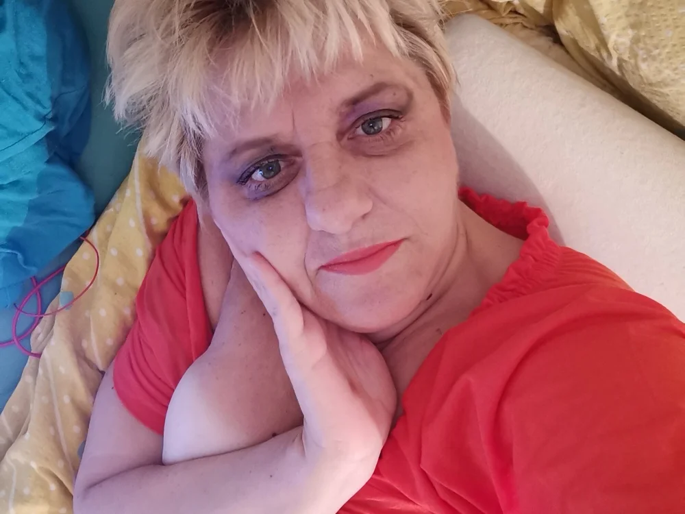 Sexyshow18's Offline XXX Chat