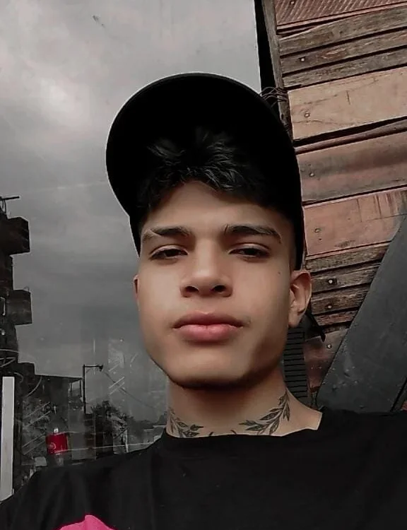 Dominic_hanks777 Offline XXX Chat