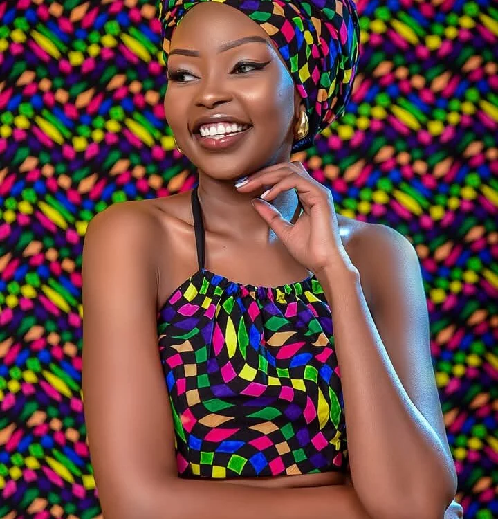 Elsie-elsy's most recent online preview